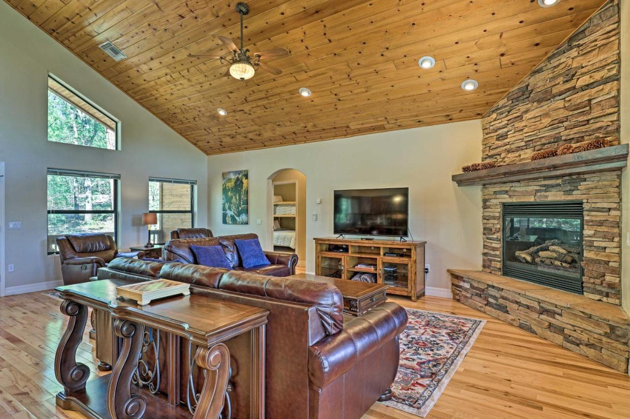 Serene Lakeside Cabin With Decks And Edler Lake Views! 파인톱-호변 외부 사진