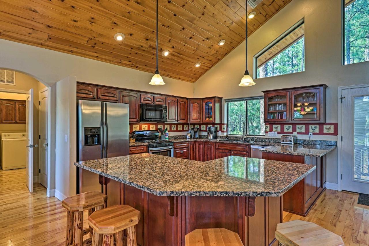 Serene Lakeside Cabin With Decks And Edler Lake Views! 파인톱-호변 외부 사진