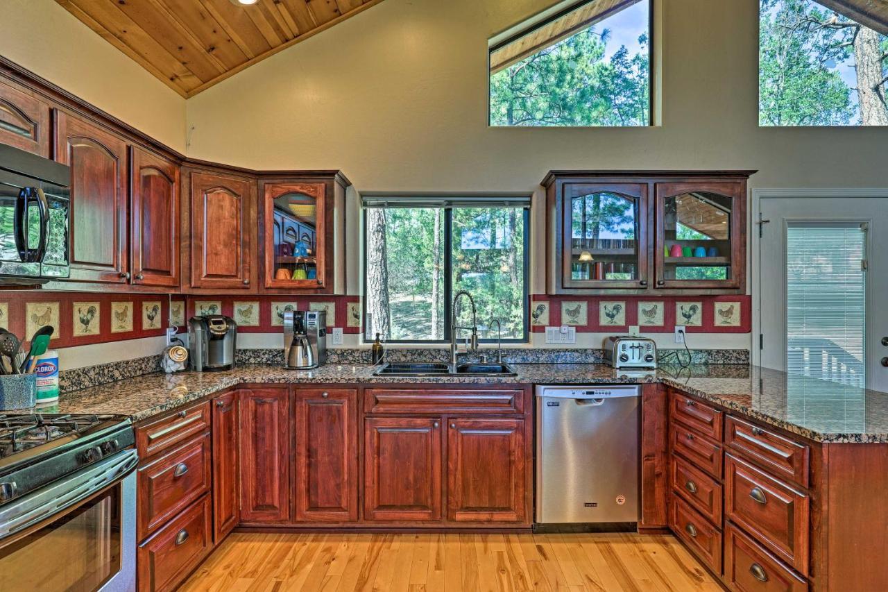 Serene Lakeside Cabin With Decks And Edler Lake Views! 파인톱-호변 외부 사진