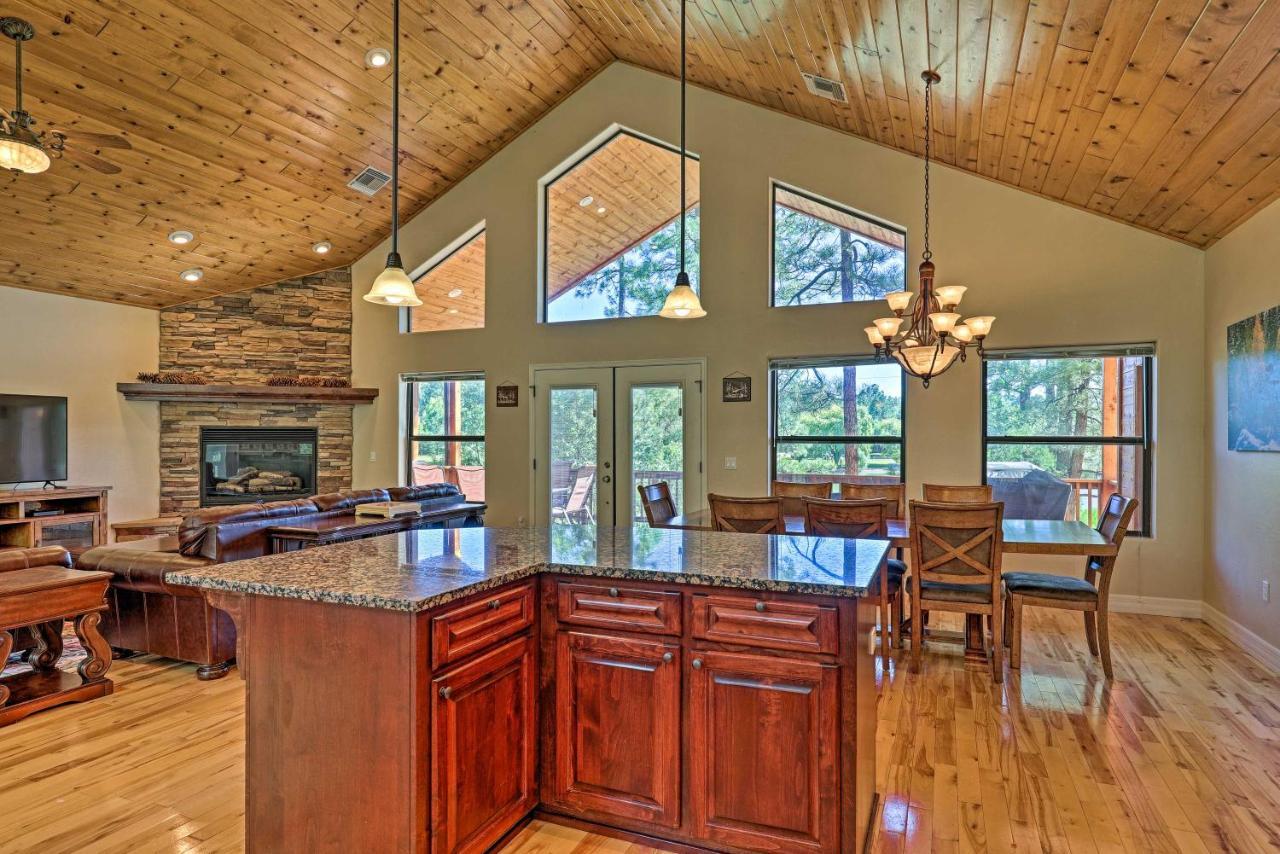 Serene Lakeside Cabin With Decks And Edler Lake Views! 파인톱-호변 외부 사진